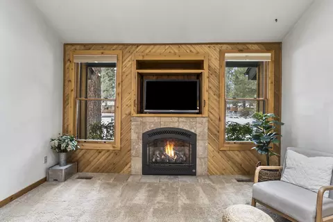 Exterior - 60962 Onyx St, Bend, OR 97702 photo 5 of 12