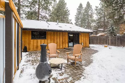 Exterior - 60962 Onyx St, Bend, OR 97702 photo 6 of 12