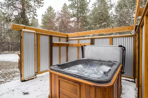 Exterior - 60962 Onyx St, Bend, OR 97702 photo 8 of 12
