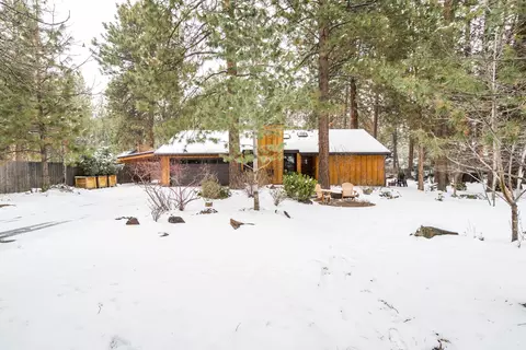 Exterior - 60962 Onyx St, Bend, OR 97702 photo 2 of 12