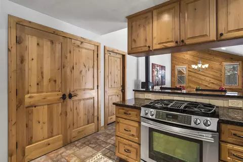 Kitchen - 60962 Onyx St, Bend, OR 97702 photo 4 of 5