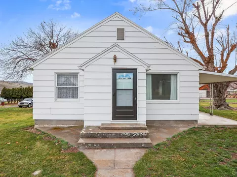 307 Deschutes Ave, Maupin, OR 97037