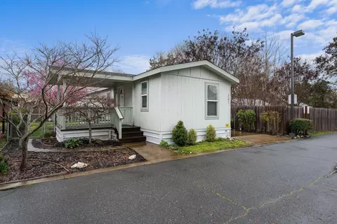 241 Jasmine Dr, Grants Pass, OR 97526