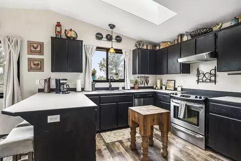 Kitchen - 20515 Bowery Ln, Bend, OR 97703 photo 4 of 6