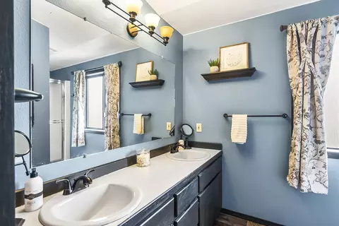 Bath - 20515 Bowery Ln, Bend, OR 97703 photo 2 of 3