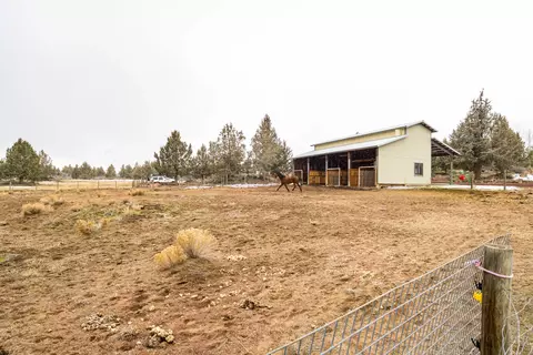 Exterior - 20515 Bowery Ln, Bend, OR 97703 photo 10 of 12