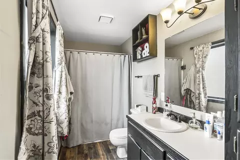 Bath - 20515 Bowery Ln, Bend, OR 97703 photo 1 of 3