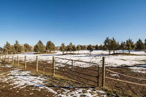 View/Area - 20515 Bowery Ln, Bend, OR 97703 photo 2 of 7