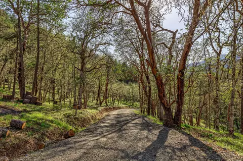 1570 China Gulch Rd, Jacksonville, OR 97530