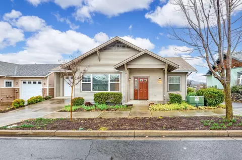 813 Plum Ridge Dr, Ashland, OR 97520