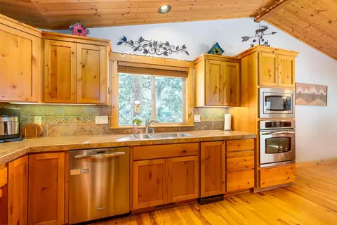 Kitchen - 15322 Bear St, La Pine, OR 97739 photo 3 of 3