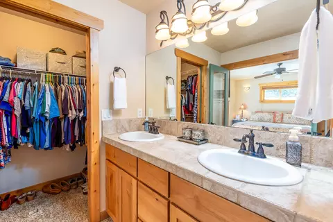 Bath - 15322 Bear St, La Pine, OR 97739 photo 3 of 4
