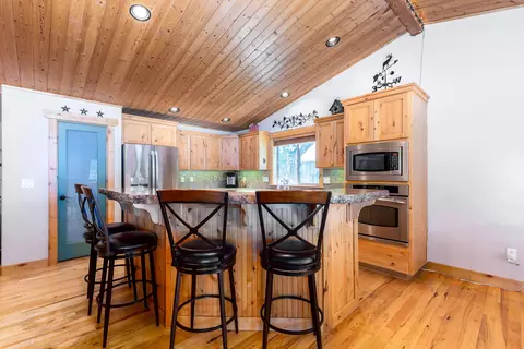 Kitchen - 15322 Bear St, La Pine, OR 97739 photo 2 of 3