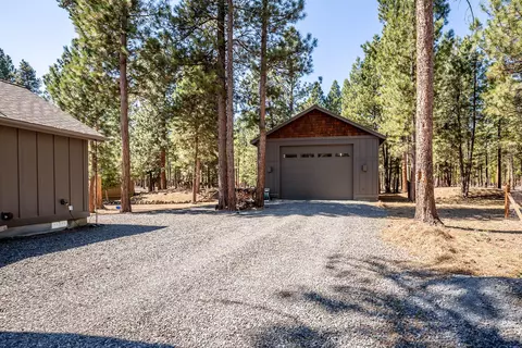 Exterior - 15322 Bear St, La Pine, OR 97739 photo 4 of 17