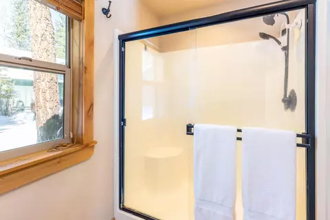 Bath - 15322 Bear St, La Pine, OR 97739 photo 4 of 4
