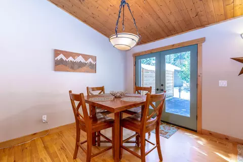 Dining - 15322 Bear St, La Pine, OR 97739 photo 1 of 2