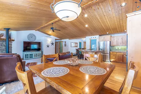 Dining - 15322 Bear St, La Pine, OR 97739 photo 2 of 2