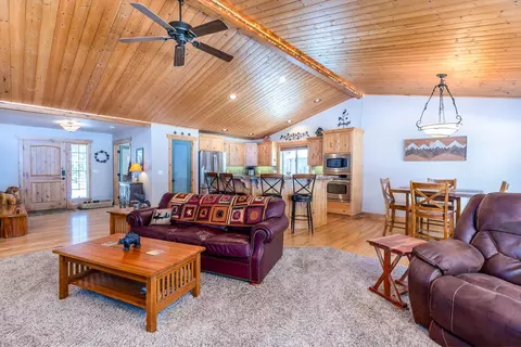Living - 15322 Bear St, La Pine, OR 97739 photo 2 of 3