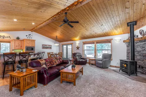 Living - 15322 Bear St, La Pine, OR 97739 photo 1 of 3