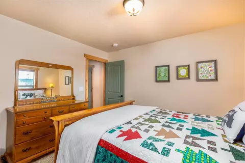 Bedroom - 15322 Bear St, La Pine, OR 97739 photo 4 of 8