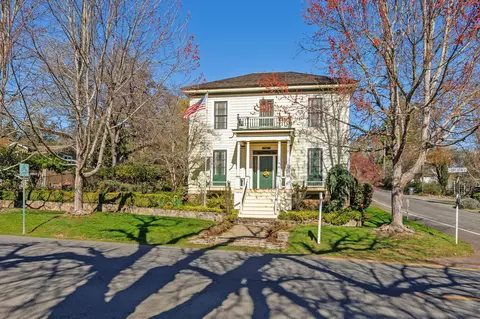 320 S Oregon St, Jacksonville, OR 97530