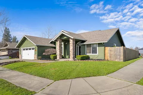 2942 SW Eastwood Ln, Grants Pass, OR 97527