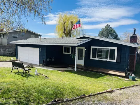 1708 Carlson Dr, Klamath Falls, OR 97603