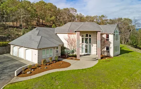 366 Wildrose Ln, Grants Pass, OR 97527