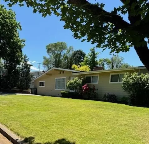 401 NE Chestnut St, Madras, OR 97741