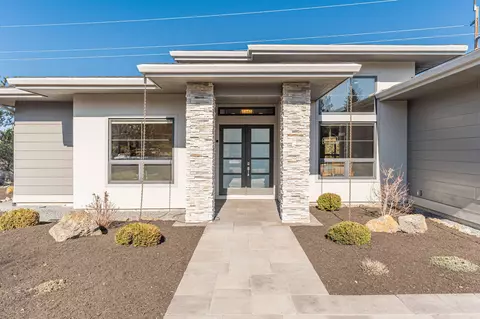 8585 Merlin Dr, Redmond, OR 97756
