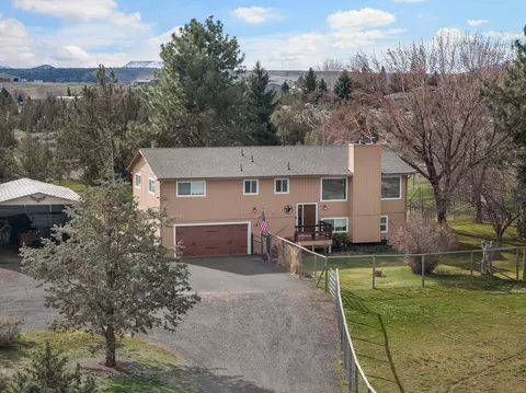 205 SE Barber Rd, Madras, OR 97741