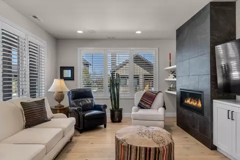Living - 61295 Howe Way, Bend, OR 97702 photo 2 of 2