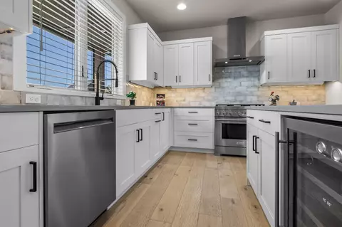 Kitchen - 61295 Howe Way, Bend, OR 97702 photo 6 of 7