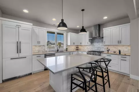 Kitchen - 61295 Howe Way, Bend, OR 97702 photo 2 of 7