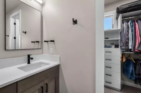 Bath - 61295 Howe Way, Bend, OR 97702 photo 5 of 5