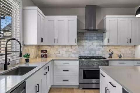 Kitchen - 61295 Howe Way, Bend, OR 97702 photo 3 of 7
