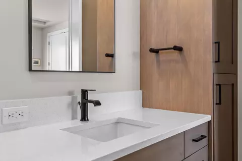Bath - 61295 Howe Way, Bend, OR 97702 photo 3 of 5