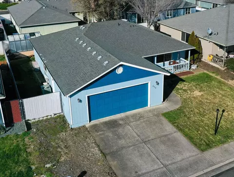 Exterior - 653 Andrea Way, Eagle Point, OR 97524 photo 7 of 8