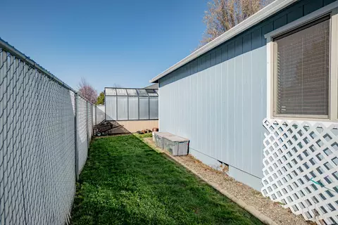 Exterior - 653 Andrea Way, Eagle Point, OR 97524 photo 5 of 8