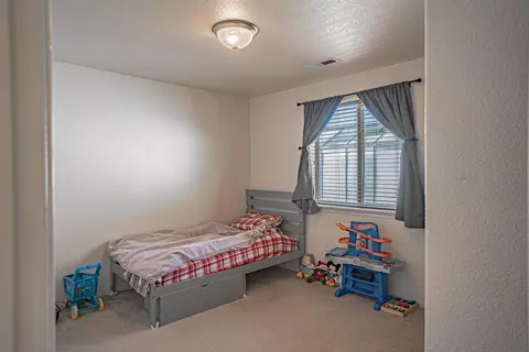Bedroom - 653 Andrea Way, Eagle Point, OR 97524 photo 3 of 4