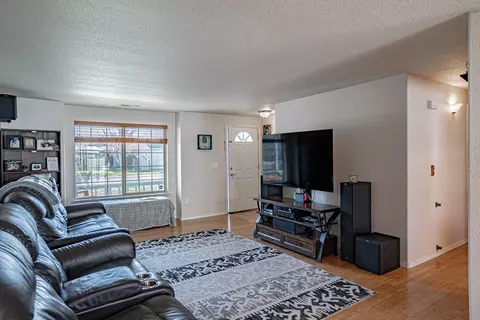 Living - 653 Andrea Way, Eagle Point, OR 97524 photo 3 of 3