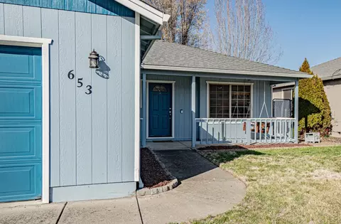Exterior - 653 Andrea Way, Eagle Point, OR 97524 photo 2 of 8