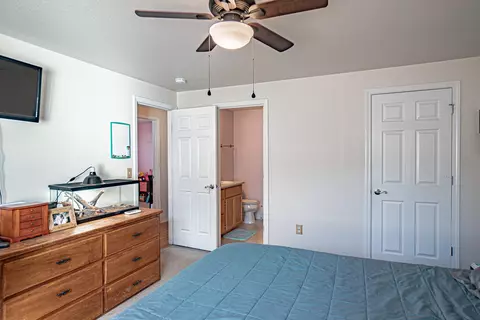 Bedroom - 653 Andrea Way, Eagle Point, OR 97524 photo 2 of 4