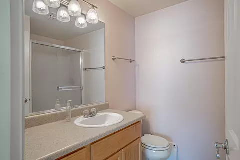 Bath - 653 Andrea Way, Eagle Point, OR 97524 photo 1 of 2