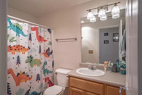 Bath - 653 Andrea Way, Eagle Point, OR 97524 photo 2 of 2