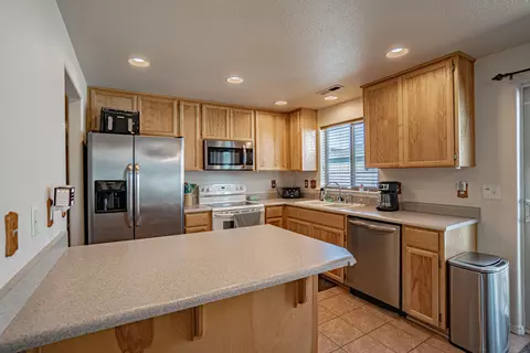 Kitchen - 653 Andrea Way, Eagle Point, OR 97524 photo 1 of 3