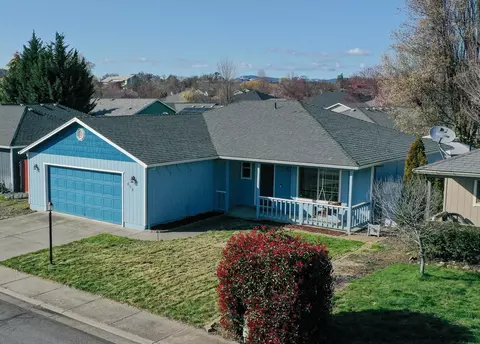 Exterior - 653 Andrea Way, Eagle Point, OR 97524 photo 8 of 8