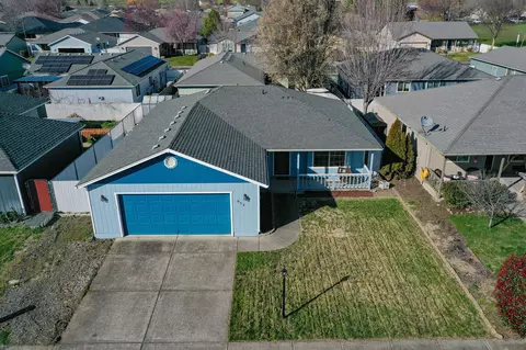 Exterior - 653 Andrea Way, Eagle Point, OR 97524 photo 3 of 8