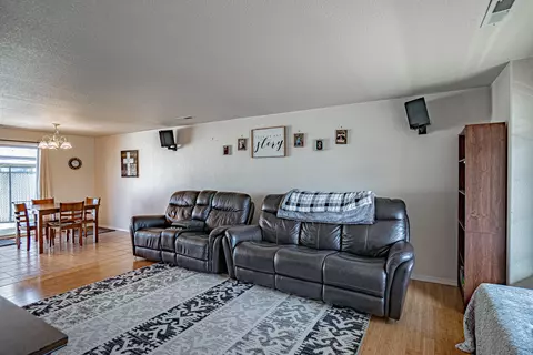 Living - 653 Andrea Way, Eagle Point, OR 97524 photo 1 of 3