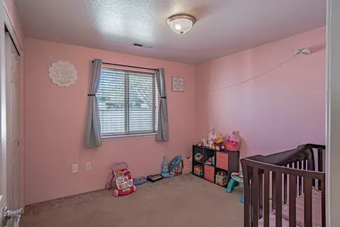 Bedroom - 653 Andrea Way, Eagle Point, OR 97524 photo 4 of 4